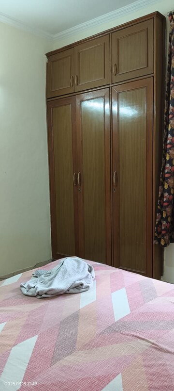Bedroom in 3 BHK Builder Floor at Sector 52 – for Rent