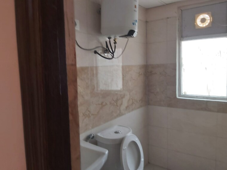 Bathroom, amrapali-golf-homes 3 Bedroom 1425 Sq.Ft. Apartment In Sector 4 Greater Noida Greater Noida 8476663