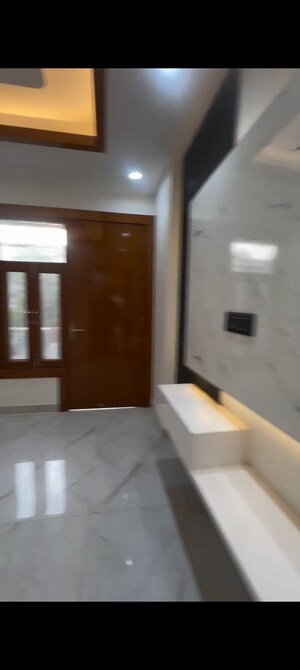 Furnished Amenities in 4 BHK Builder Floor at Indrapuram – for Sale