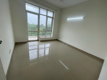 Master Bedroom in 3 BHK Builder Floor at DLF Hyde Park, South Mullanpur – for Rent