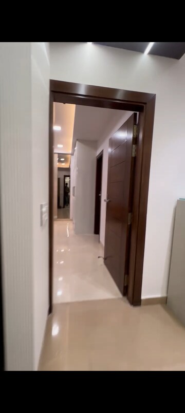 Furnished Amenities in 4 BHK Builder Floor at Indrapuram – for Sale