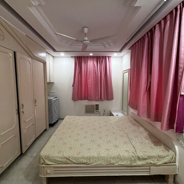 Room in 1 BHK Apartment at Nutan Madhuban Apartment, Worli Naka – for Rent