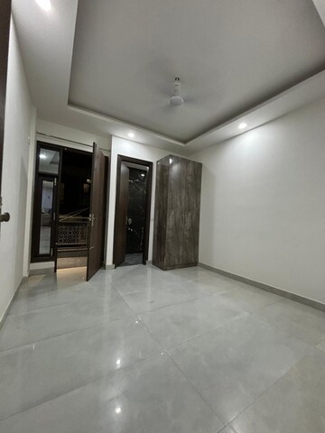 Master Bedroom in 1 BHK Builder Floor at Paryavaran Complex – for Rent