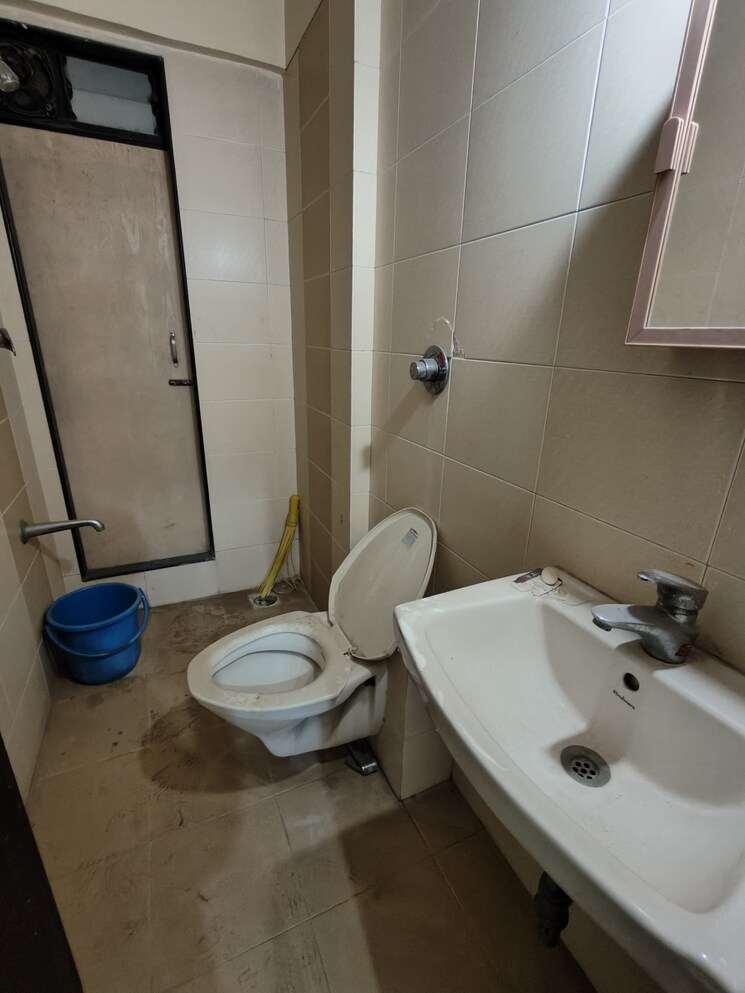Bathroom, chembur 2 Bedroom 650 Sq.Ft. Apartment In Chembur Mumbai 8476749