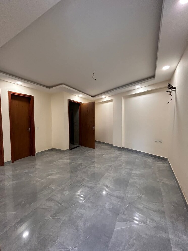 Master Bedroom, rwa-tomar-colony 3 Bedroom 900 Sq.Ft. Builder Floor In Mukundpur Delhi 8476791