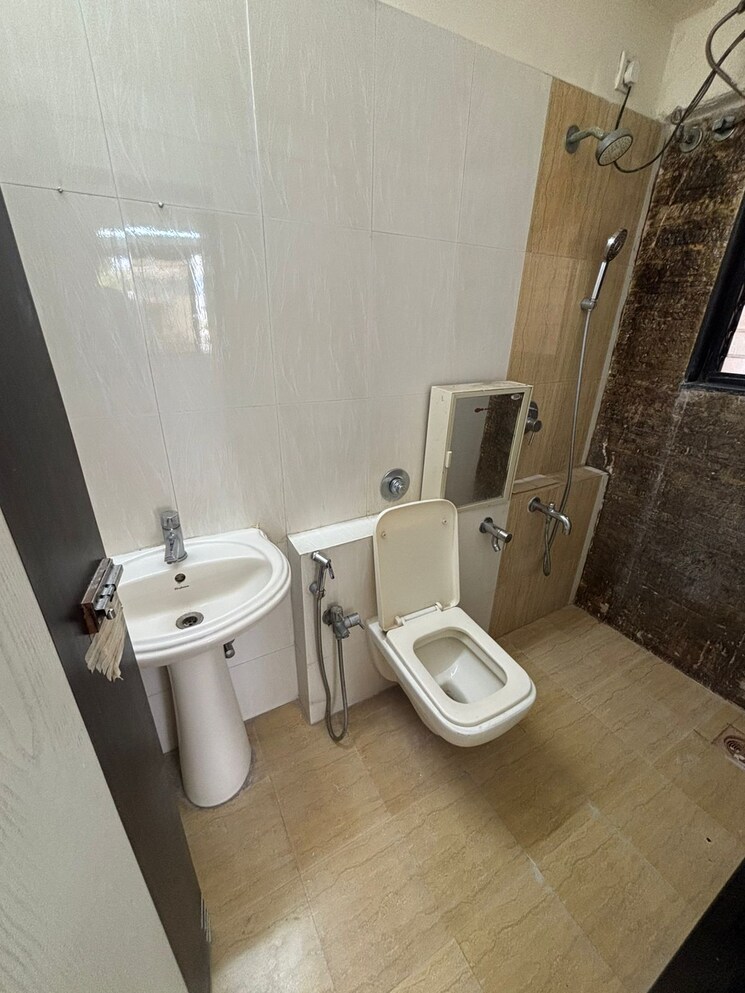 Bathroom, montana-chs 1 Bedroom 450 Sq.Ft. Apartment In Andheri West Mumbai 8476805