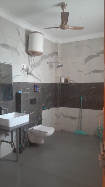 Building Lobby in 2 BHK Builder Floor at Unitech South City II, Sector 50 – for Rent