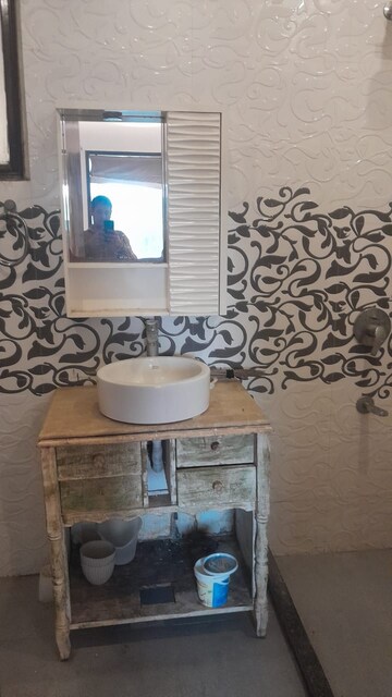 Attached Bathroom in 6 BHK Villa at Unitech South City II, Sector 50 – for Rent