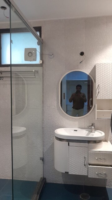 Bathroom in 6 BHK Villa at Unitech South City II, Sector 50 – for Rent