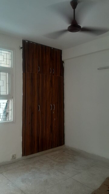 Master Bedroom in 3 BHK Builder Floor at Unitech South City II, Sector 50 – for Rent