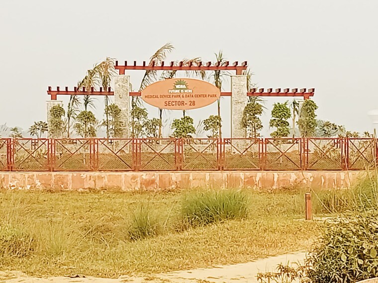 Garden, ashoka-niketan  85 Sq.Yd. Plot In Jewar Greater Noida 8476850