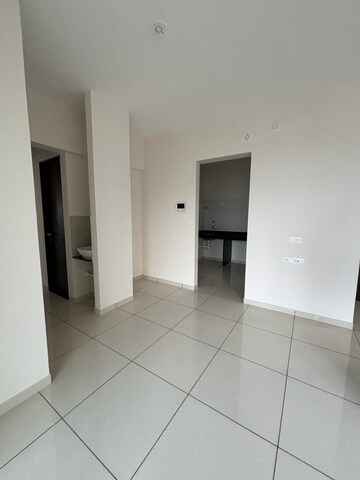 Room in 2 BHK Apartment at VJ YashOne Infinitee, Tathawade – for Rent
