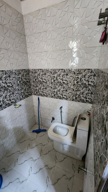 Bathroom in 2 BHK Builder Floor at Ambika Apartments Vaishali, Sector 1 Vaishali – for Sale