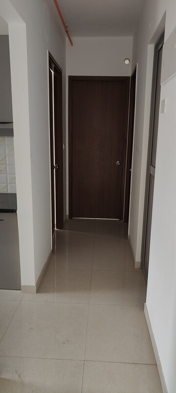 Furnished Amenities in 2 BHK Apartment at Kalpataru Immensa, Kolshet Road – for Rent