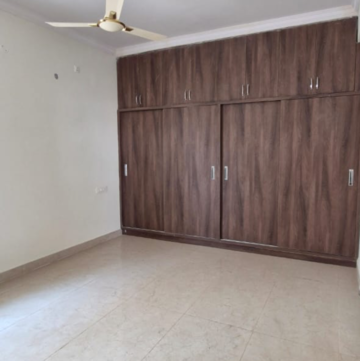 Room in 3 BHK Builder Floor at Kondapur – for Rent
