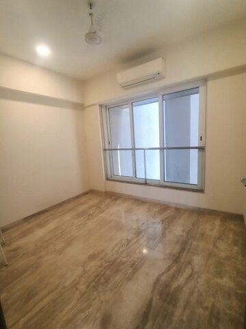 Master Bedroom in 3.5 BHK Apartment at Ekta Corner View, Bandra West – for Rent