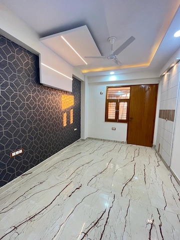 Room in 4 BHK Builder Floor at Sector 72 – for Sale