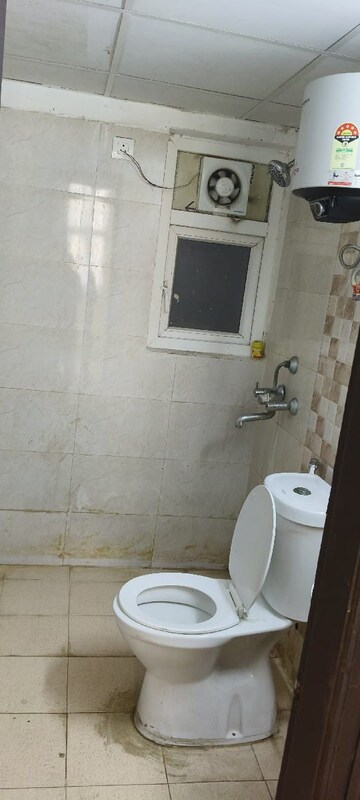 Master Bedroom in 3 BHK Apartment at Amrapali Princely Estate, Sector 76 – for Rent