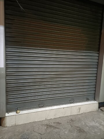 Shop For Rent in Park Street