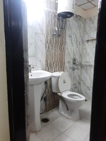 Bathroom in 2 BHK Apartment at Amrapali Silicon City, Sector 76 – for Rent