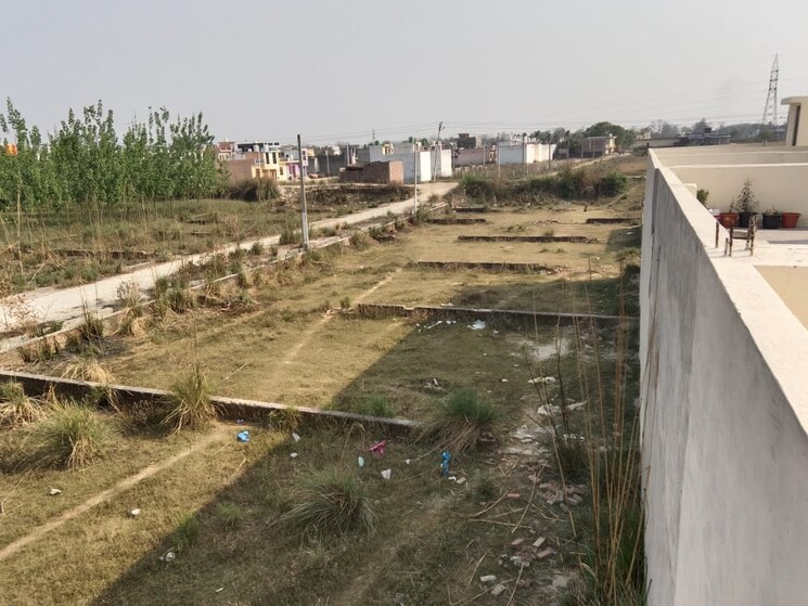 Garden, suman nagar  300 Sq.Yd. Plot In Suman Nagar Haridwar 8477013