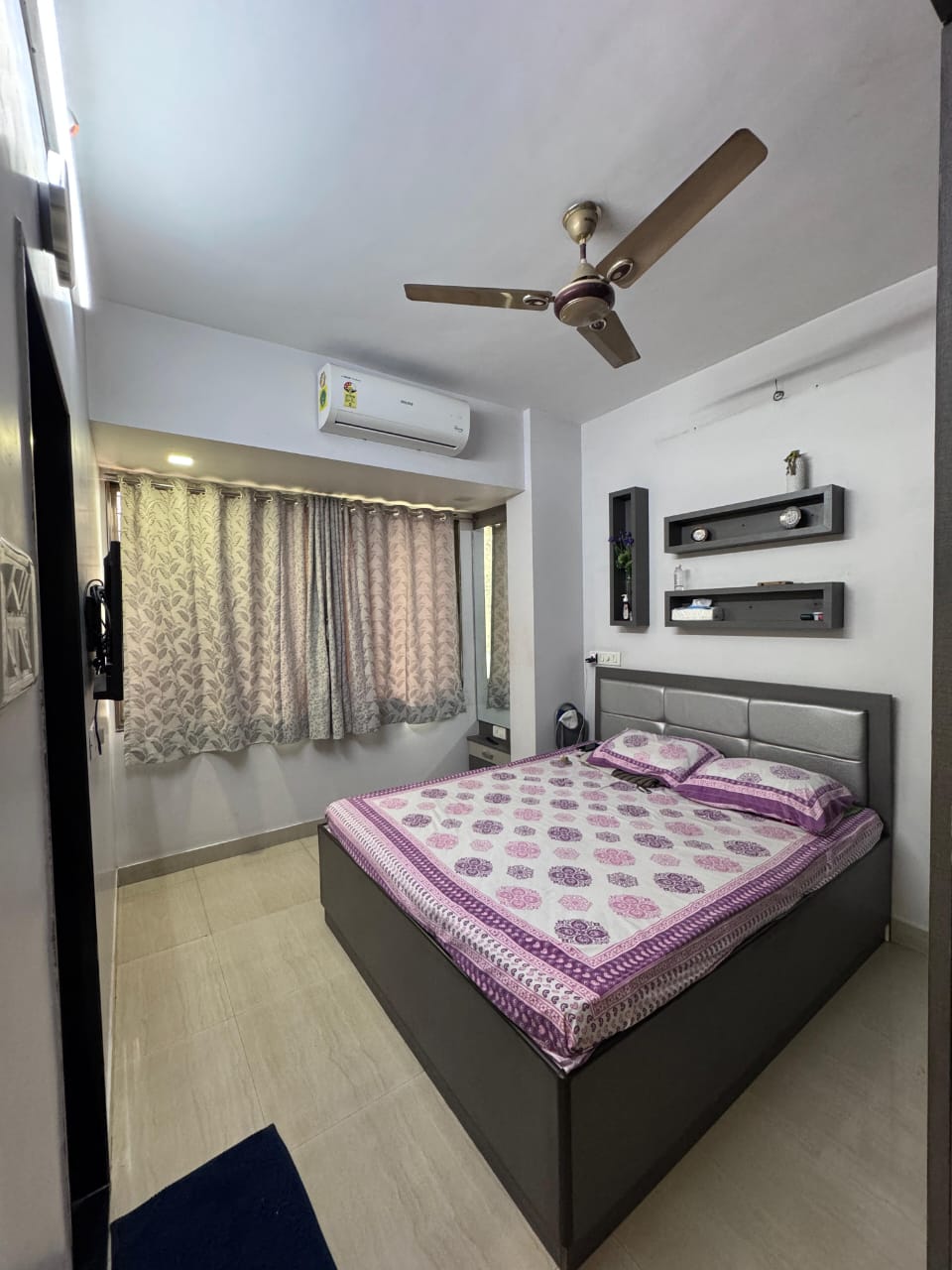 2 BHK Apartment For Sale in C H Society 