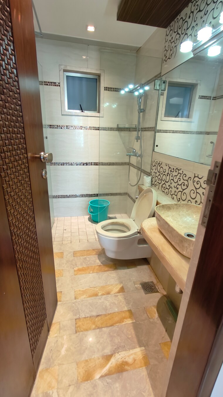 Bathroom, oberoi-springs 2.5 Bedroom 1300 Sq.Ft. Apartment In Andheri West Mumbai 8477151