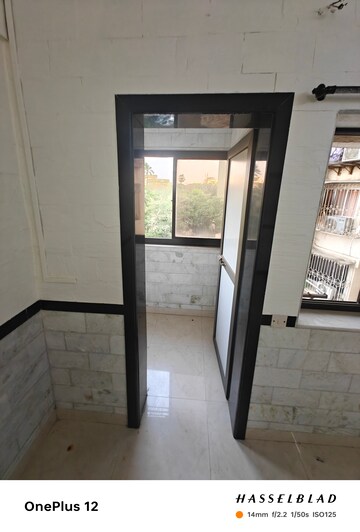 Furnished Amenities in 2 BHK Apartment at Nahars Everest, Versova – for Rent