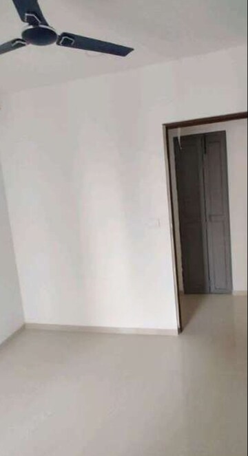 Master Bedroom in 2 BHK Apartment at Kalpataru Immensa, Kolshet Road – for Rent