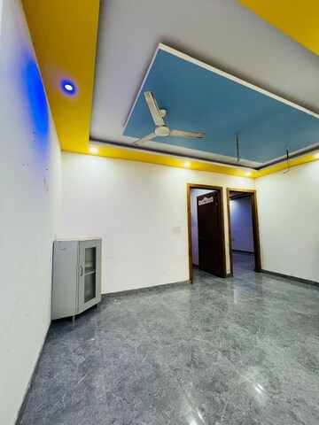 Master Bedroom in 2.5 BHK Builder Floor at Sector 64 – for Rent
