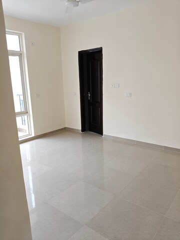 Master Bedroom in 3 BHK Apartment at Omaxe R2, Gomti Nagar – for Rent