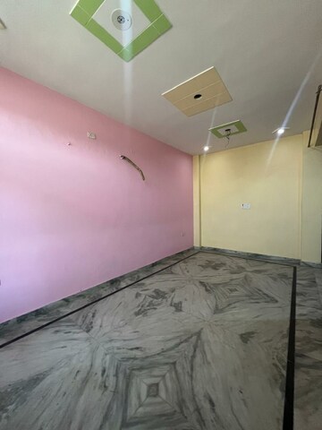Master Bedroom in 2.5 BHK Builder Floor at Sector 64 – for Rent