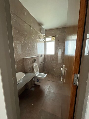 Bathroom in 4 BHK Apartment at Pandit Javdekar Dharmesh, Shivajinagar – for Rent