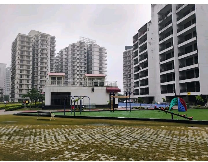 3 BHK + Servant Room,Extra Room Apartment For Sale in Cosmos Express 99