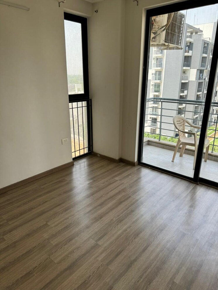 Master Bedroom, cosmos-express-99 3 Bedroom 1550 Sq.Ft. Apartment In Sector 99 Gurgaon 8477362
