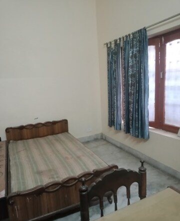 2 BHK Villa For Rent in Aliganj