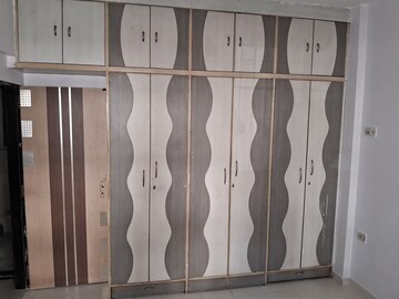 Furnished Amenities in 1 BHK Apartment at Conwood Astoria, Goregaon East – for Rent