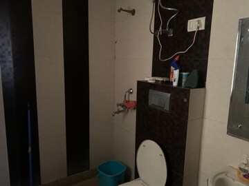 Bathroom in 1 BHK Builder Floor at Sector 30 – for Rent
