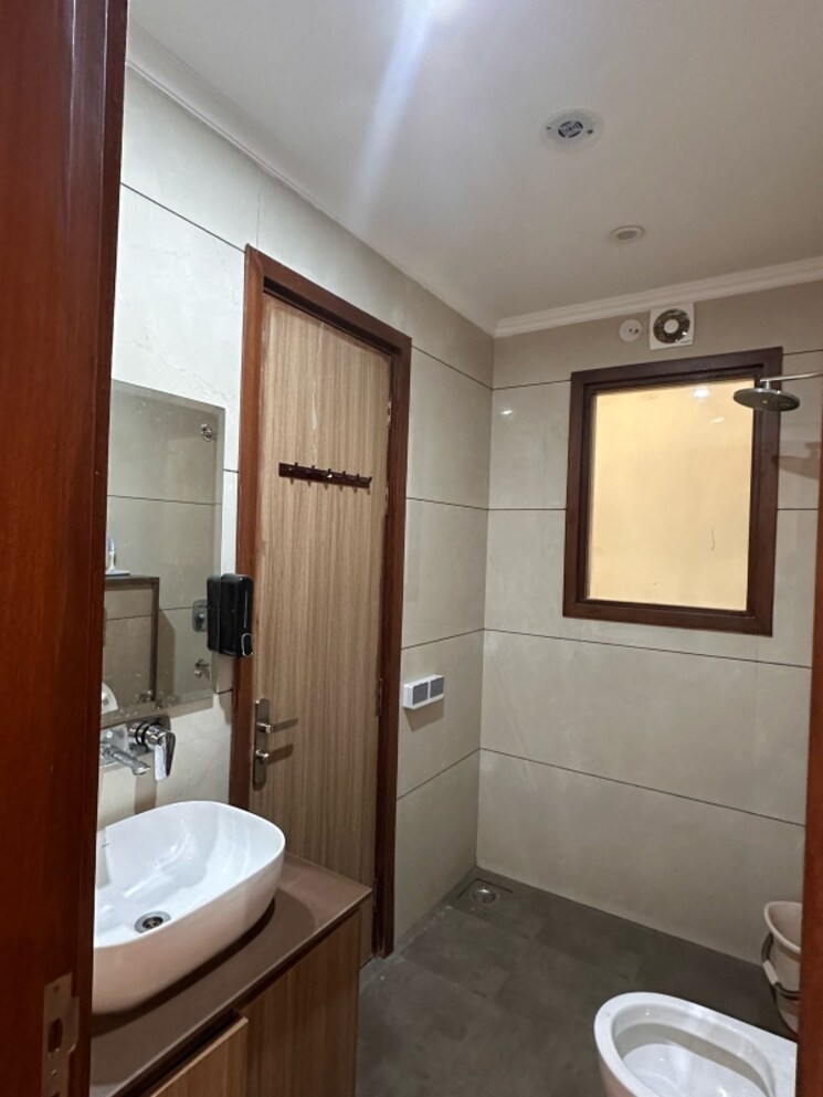 Bathroom, sector 42 3 Bedroom 1800 Sq.Ft. Builder Floor In Sector 42 Faridabad 8477526