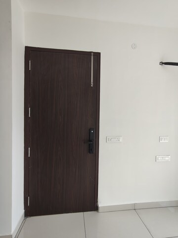 Room in 4 BHK Apartment at Hermitage Centralis, Vip Road – for Sale