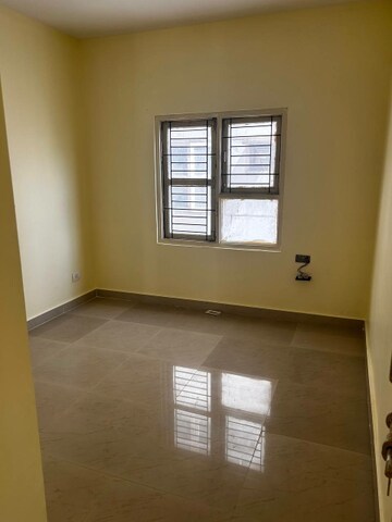 Master Bedroom in 2 BHK Apartment at Nehru Enclave, Gomti Nagar – for Rent