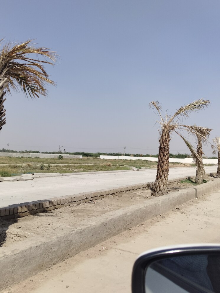 Garden, chhata  200 Sq.Yd. Plot In Chhata Mathura 8477570