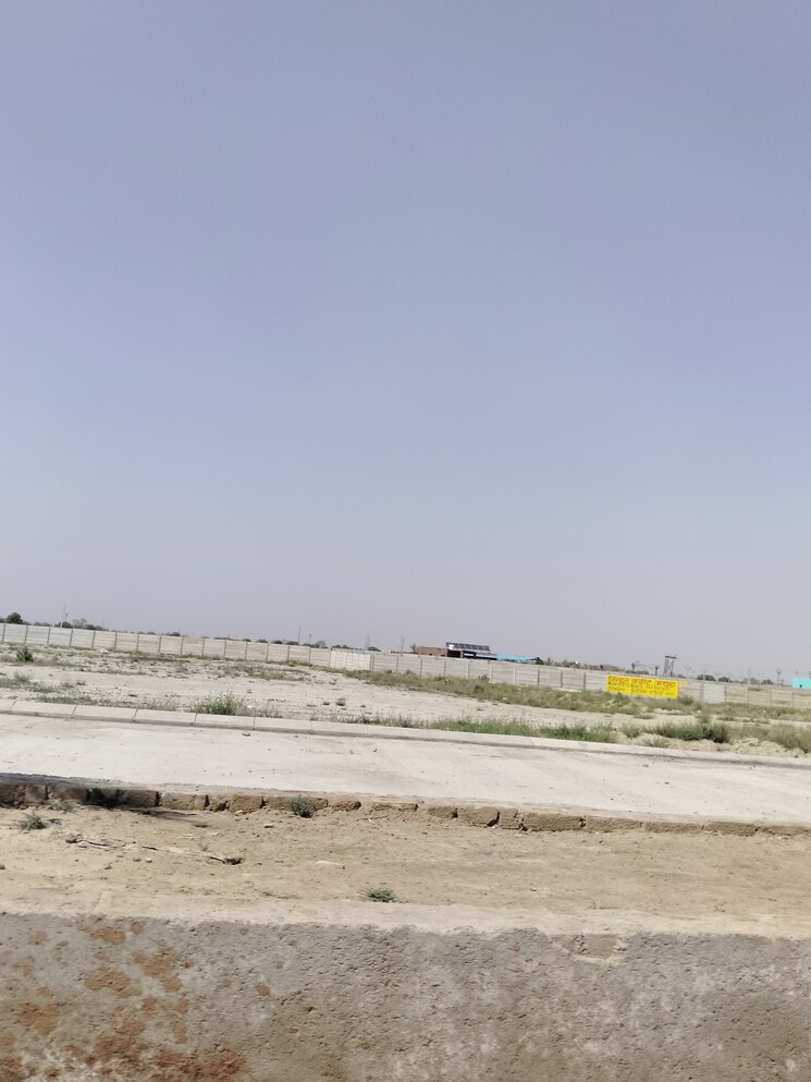 Garden, chhata  200 Sq.Yd. Plot In Chhata Mathura 8477570