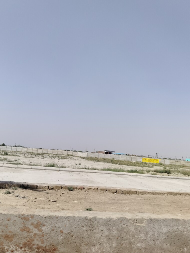 Garden, chhata  200 Sq.Yd. Plot In Chhata Mathura 8477570