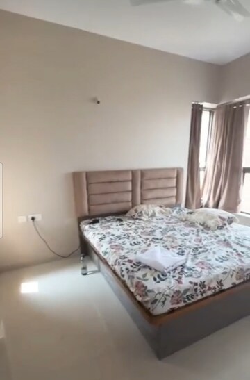 Bedroom in 2 BHK Apartment at Kalpataru Paramount, Kapur Bawdi – for Rent