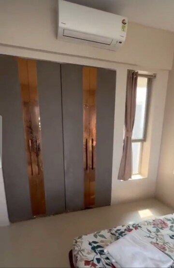 Furnished Amenities in 2 BHK Apartment at Kalpataru Paramount, Kapur Bawdi – for Rent