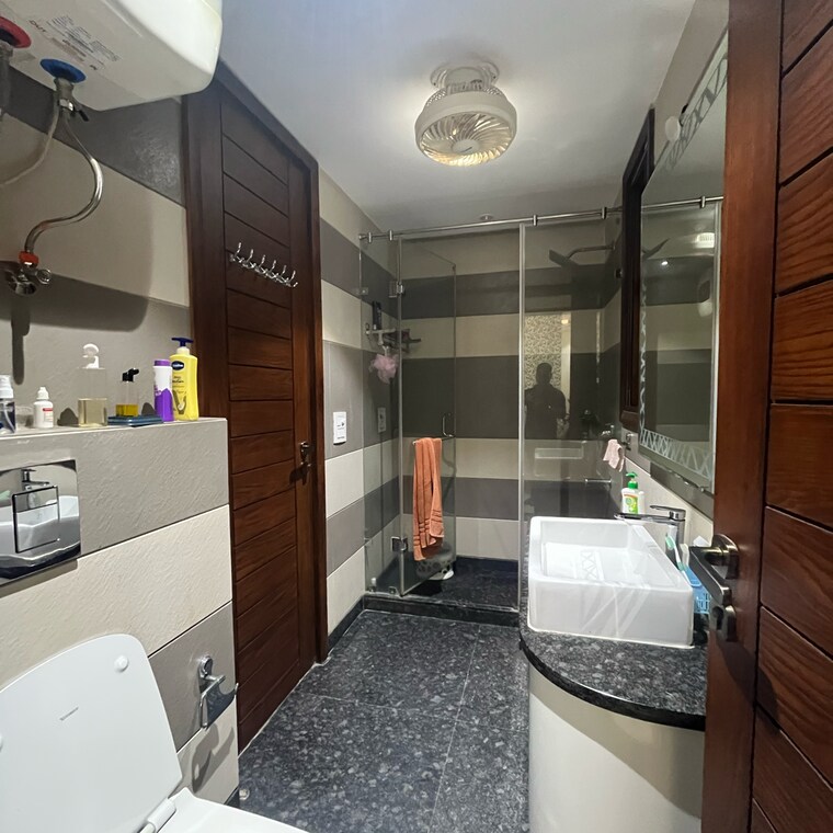 Attached Bathroom, malviya nagar 3 Bedroom 1935 Sq.Ft. Builder Floor In Malviya Nagar Delhi 8477579