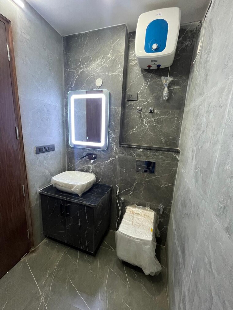 Bathroom, sector 57 3.5 Bedroom 202 Sq.Yd. Builder Floor In Sector 57 Gurgaon 8477591