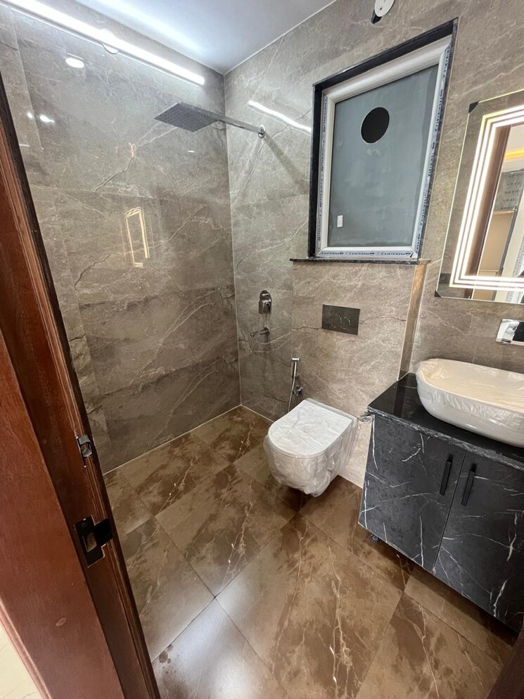 Bathroom, sector 57 3.5 Bedroom 202 Sq.Yd. Builder Floor In Sector 57 Gurgaon 8477591