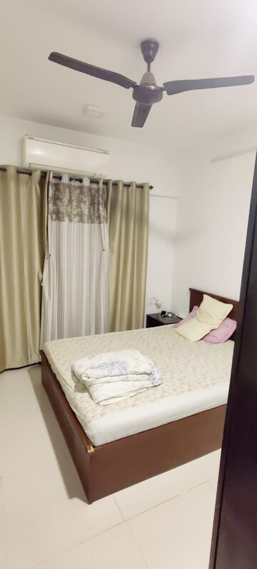 Bedroom in 2 BHK Apartment at Hubtown Hill Crest, Andheri East – for Rent